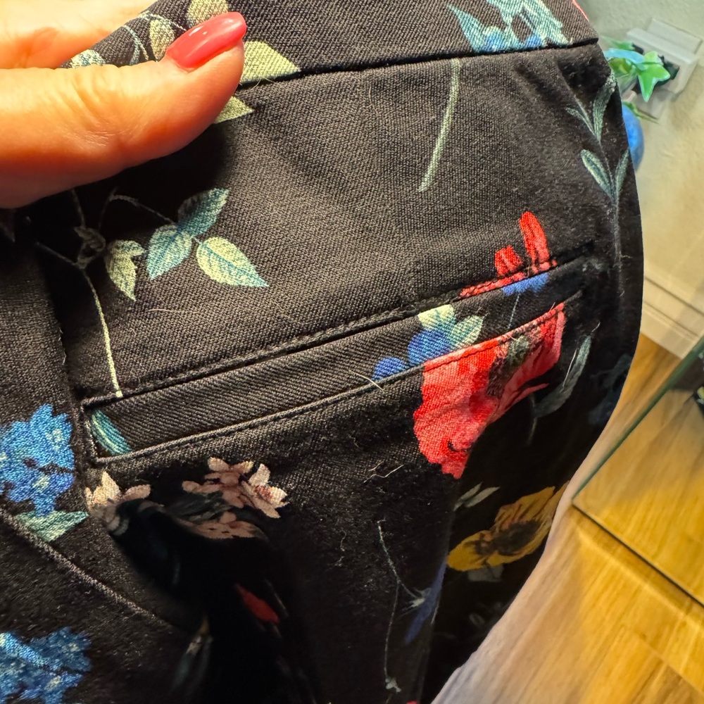 NWT Old Navy Black Floral Straight Leg Pants Size 10 Tall - Picture 7 of 10